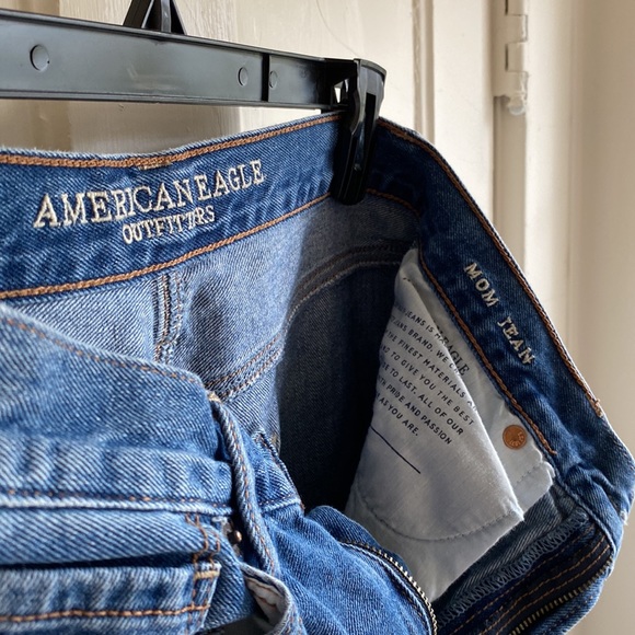 American Eagle Mom Jean High Rise - Picture 5 of 6